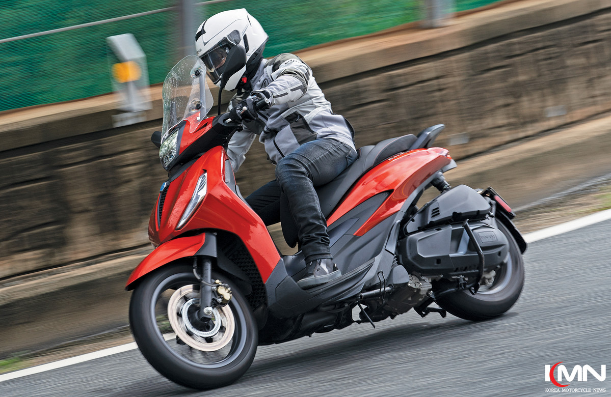 미드 맥시 스쿠터 가이드 2022 ③ PIAGGIO BEVERLY 400 S 1 049만 원 한국이륜차신문