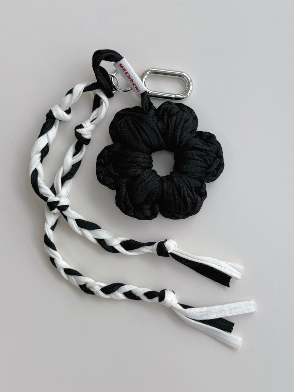 (HANDMADE) FLOWER FLAKE KEY CHAIN - BLACK