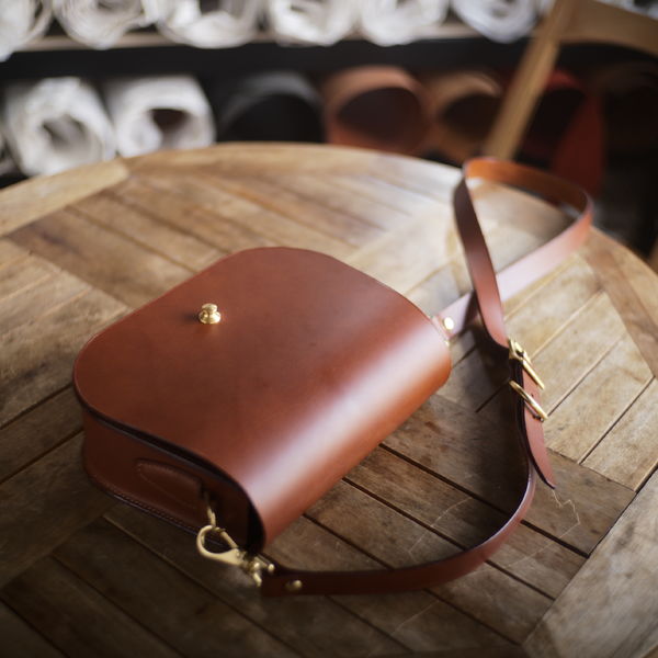 Arte di mano] Saddle bag : LEICA CASES & STRAPS by handcraft
