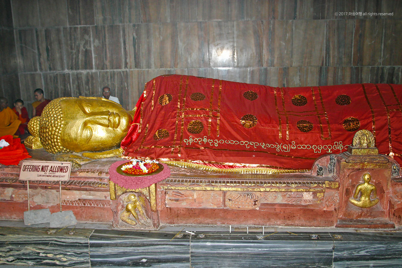 쿠시나가르 열반사원 - 부처님 열반상