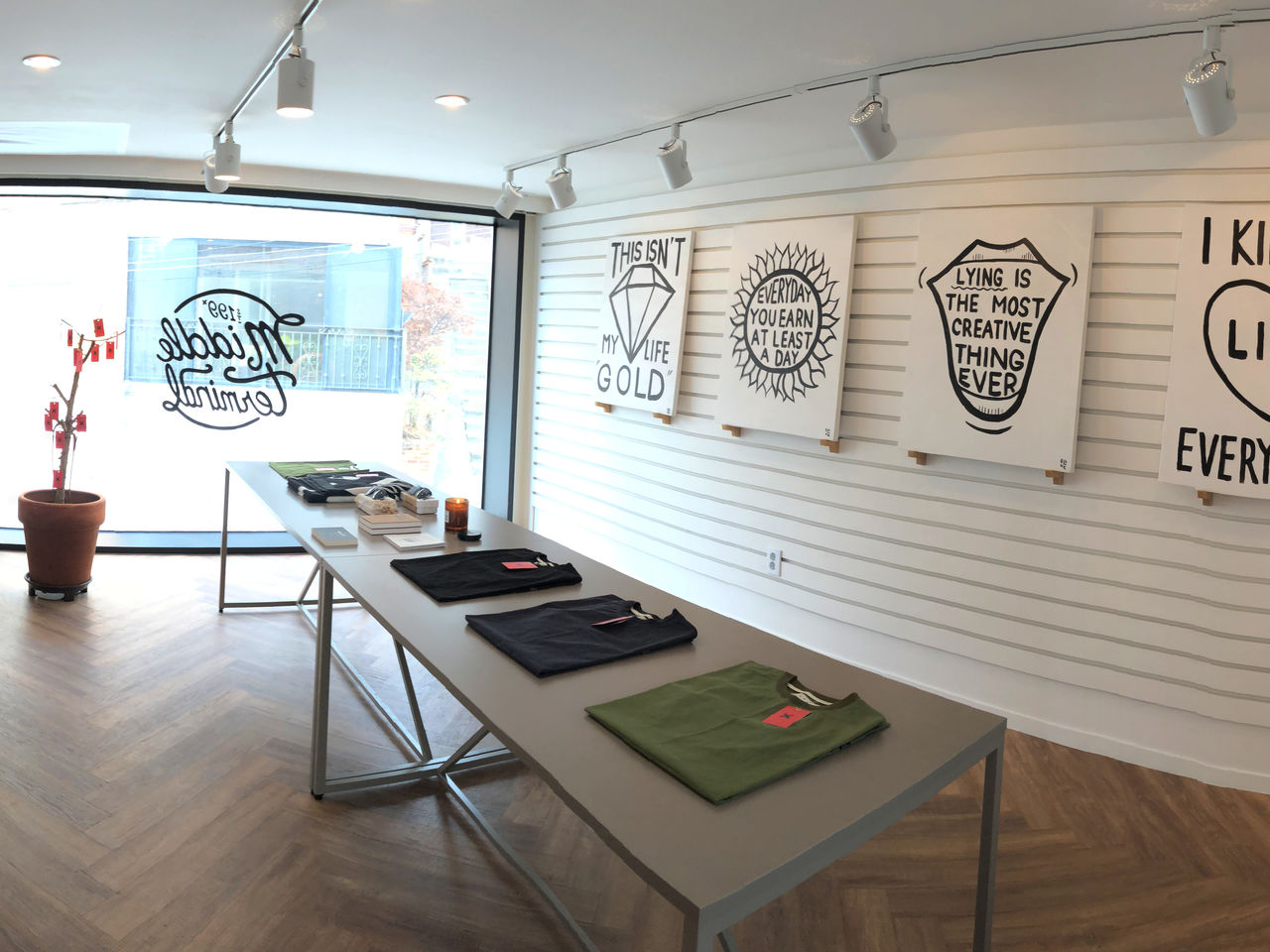 SHOWROOM VISUAL "2108"