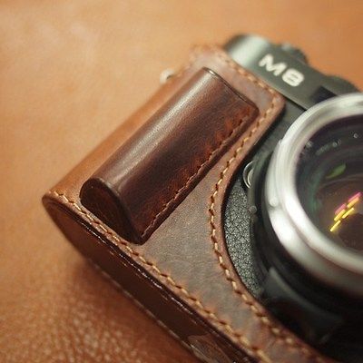 品質は非常に良い  【高級レザー／ハンドメイド】【Safari】Half Case for Leica M9/M8 レッド その他