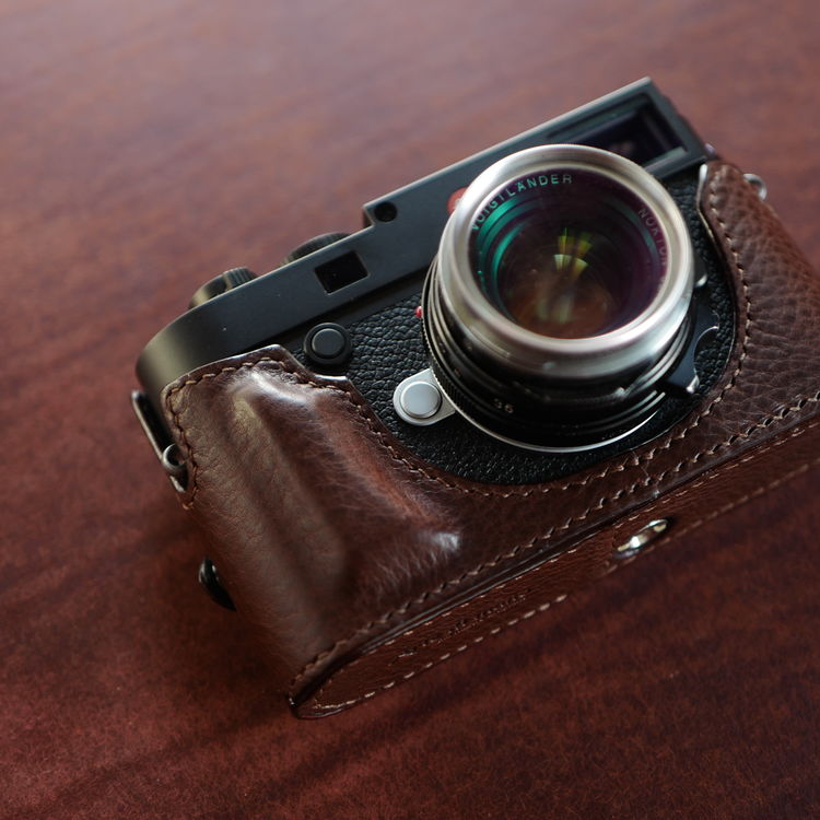 Leica M10 / M10-P / M10-R half case with Battery Access Door : LEICA CASES  & STRAPS by handcraft - Arte di mano