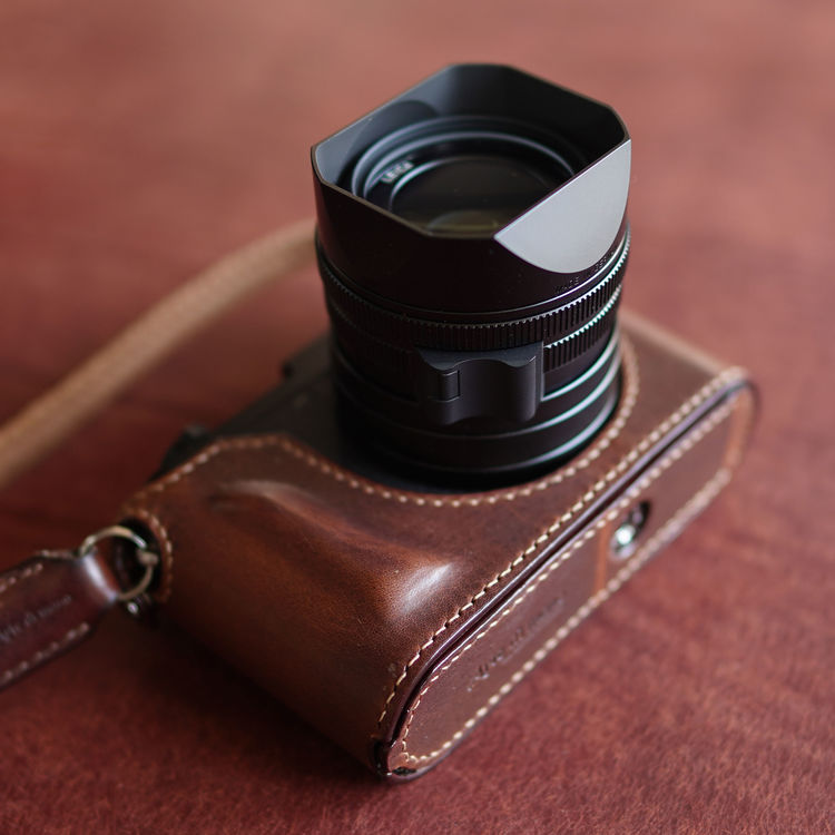 Leica Q2 half case : LEICA CASES & STRAPS by handcraft - Arte di mano