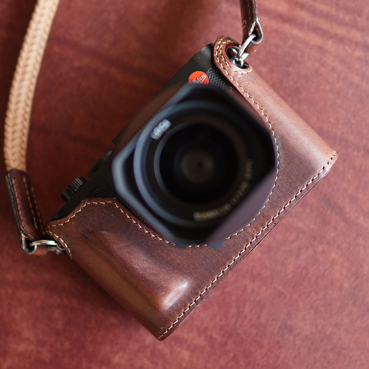 Leica Q2 half case (snap type) : LEICA CASES & STRAPS by handcraft 
