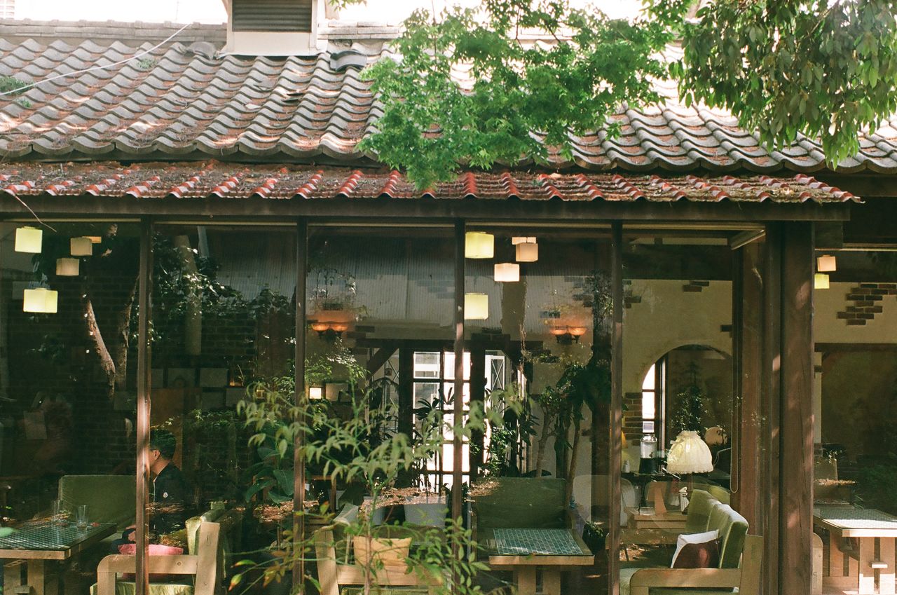 <span style="color: rgb(102, 102, 102); font-size: 11px; border-bottom:1px solid #999;">가게를 가득 메운 사람들</span>