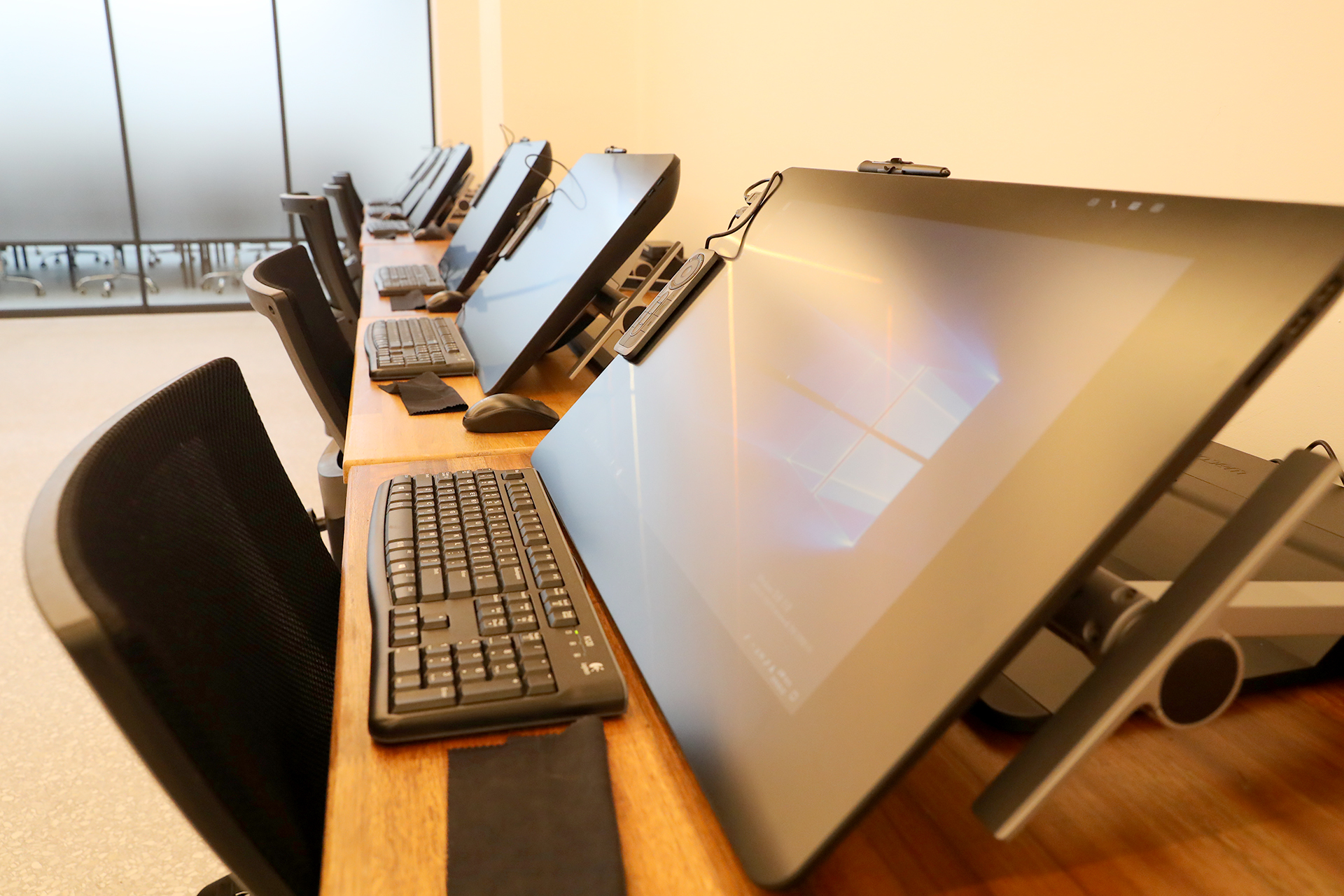 애니벅스 만화애니전문학원 그래픽실