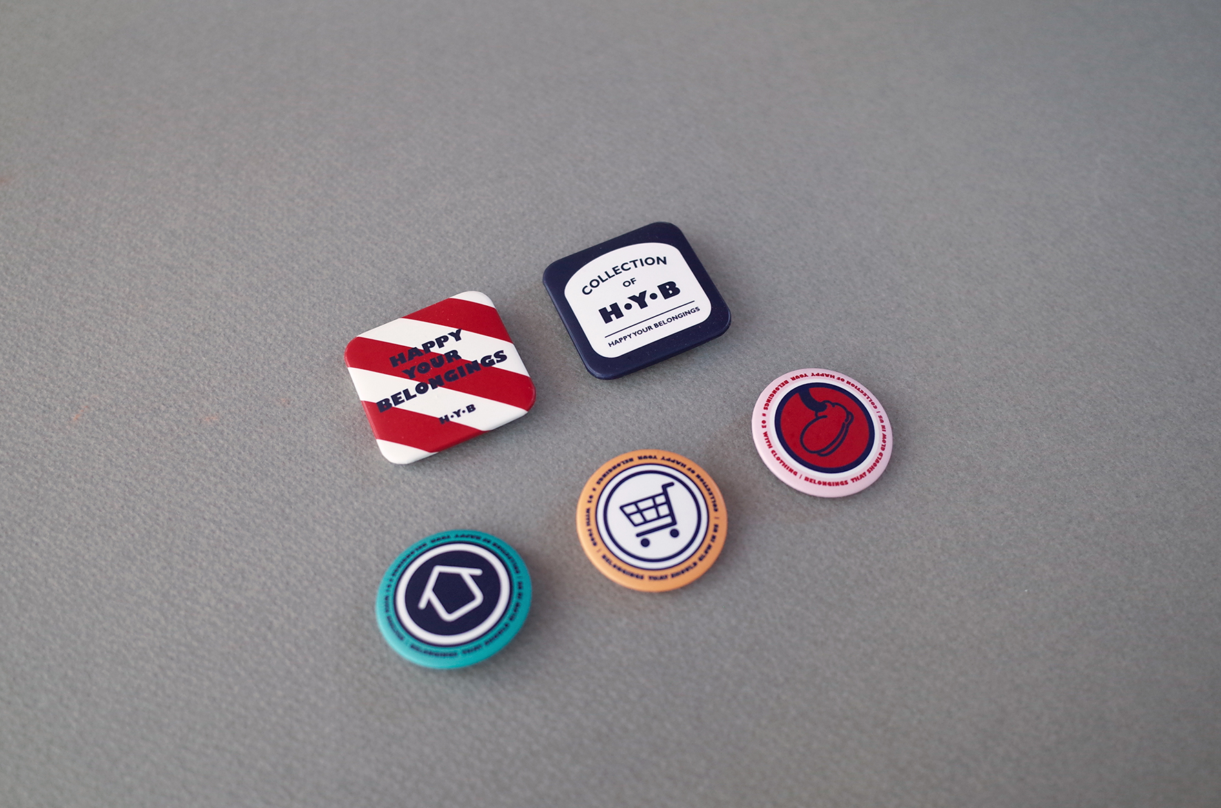 5 Pin Buttons / 2 Squares_ 37 x 37mm, 3 Circles_ 32 x 32mm