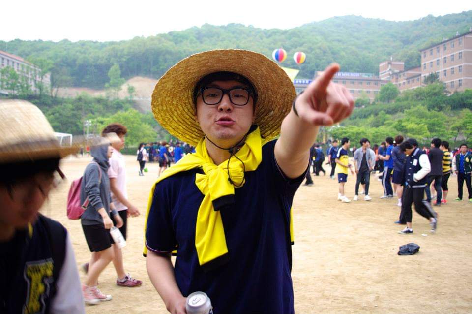 대학교 시절 지금보다 훨씬 잘생겼었다고 했지만, 필자 눈에는 똑같아 보이...(...)