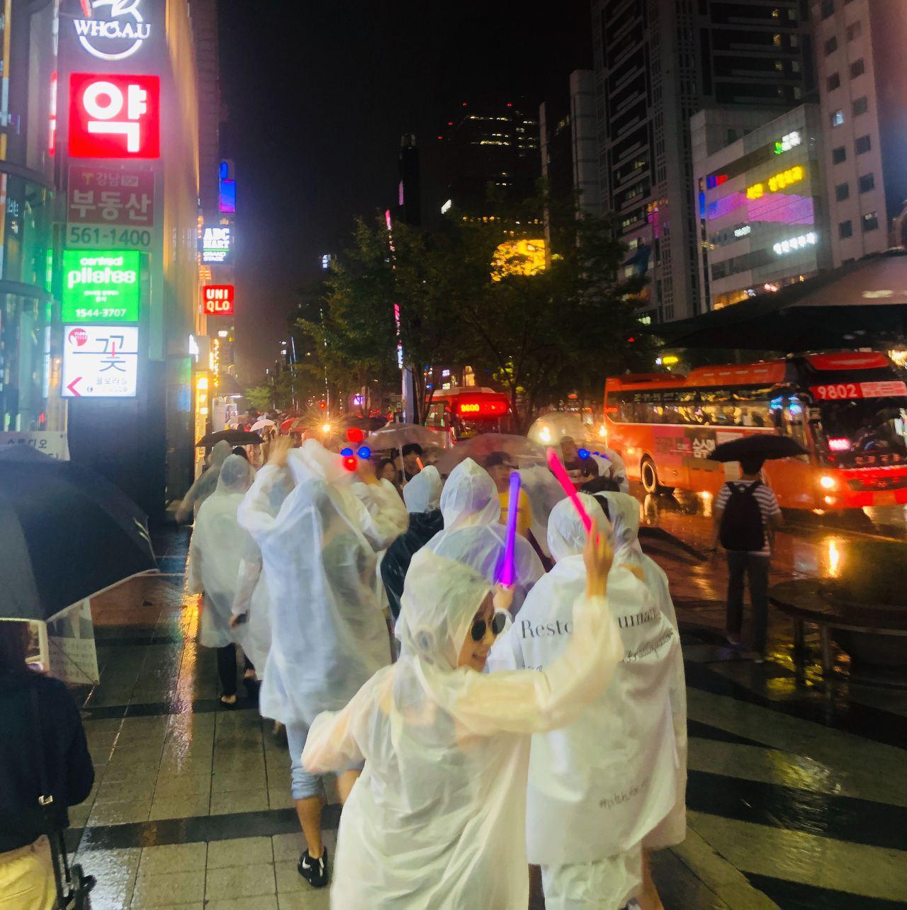 강남대로를 클럽으로 만드는 논스인들!