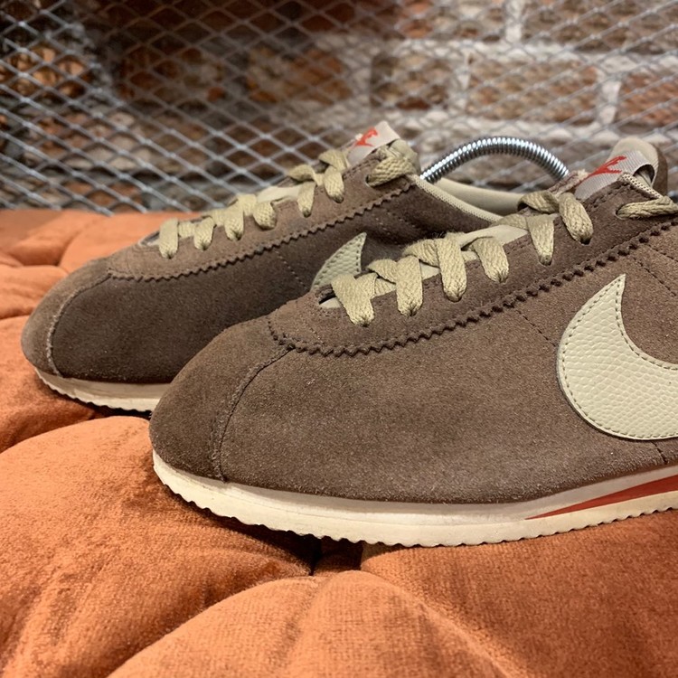 Nike classic cortez hotsell trainers in sand suede