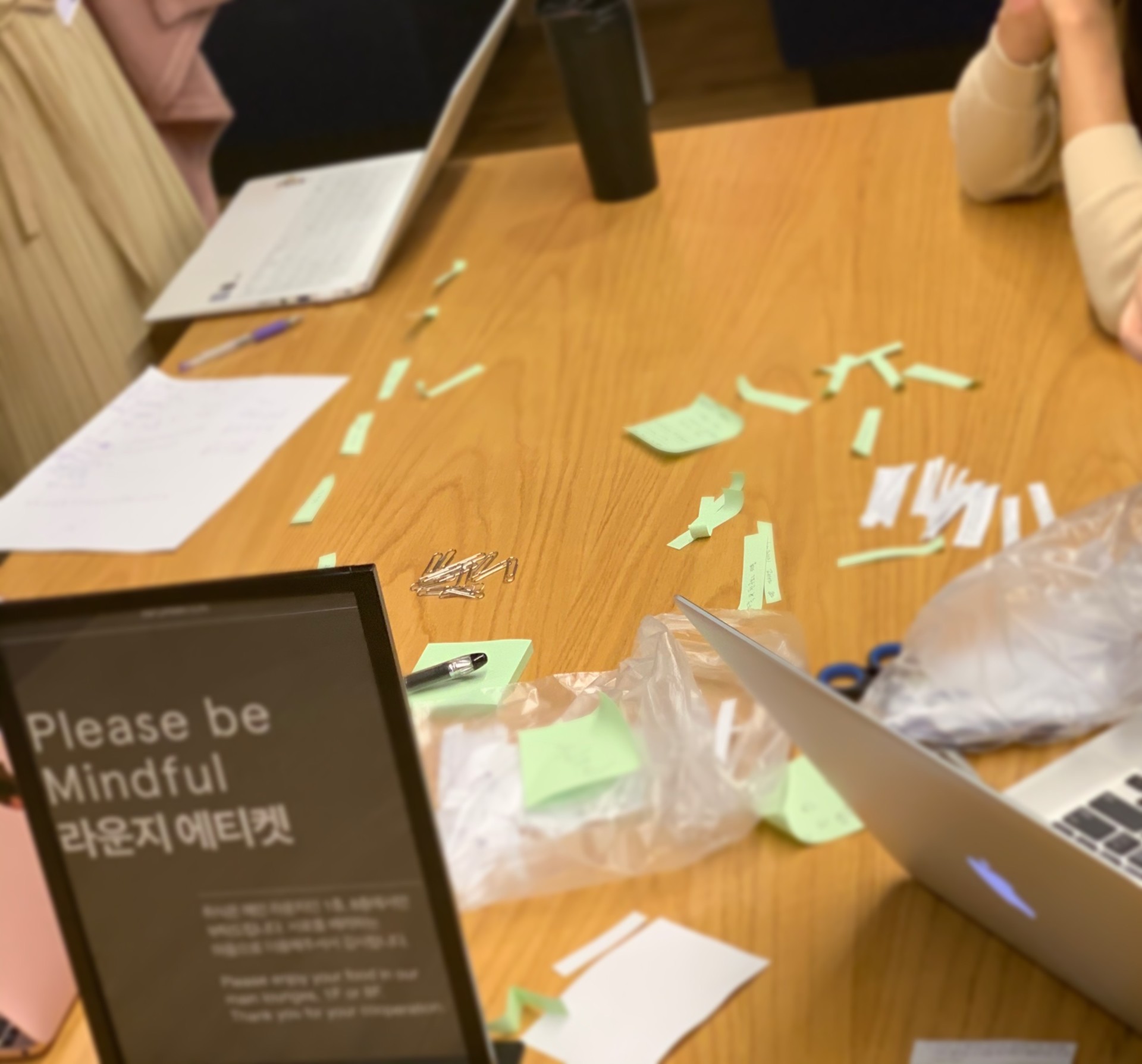 회원님들 프로필을 하나하나 분석 중..
