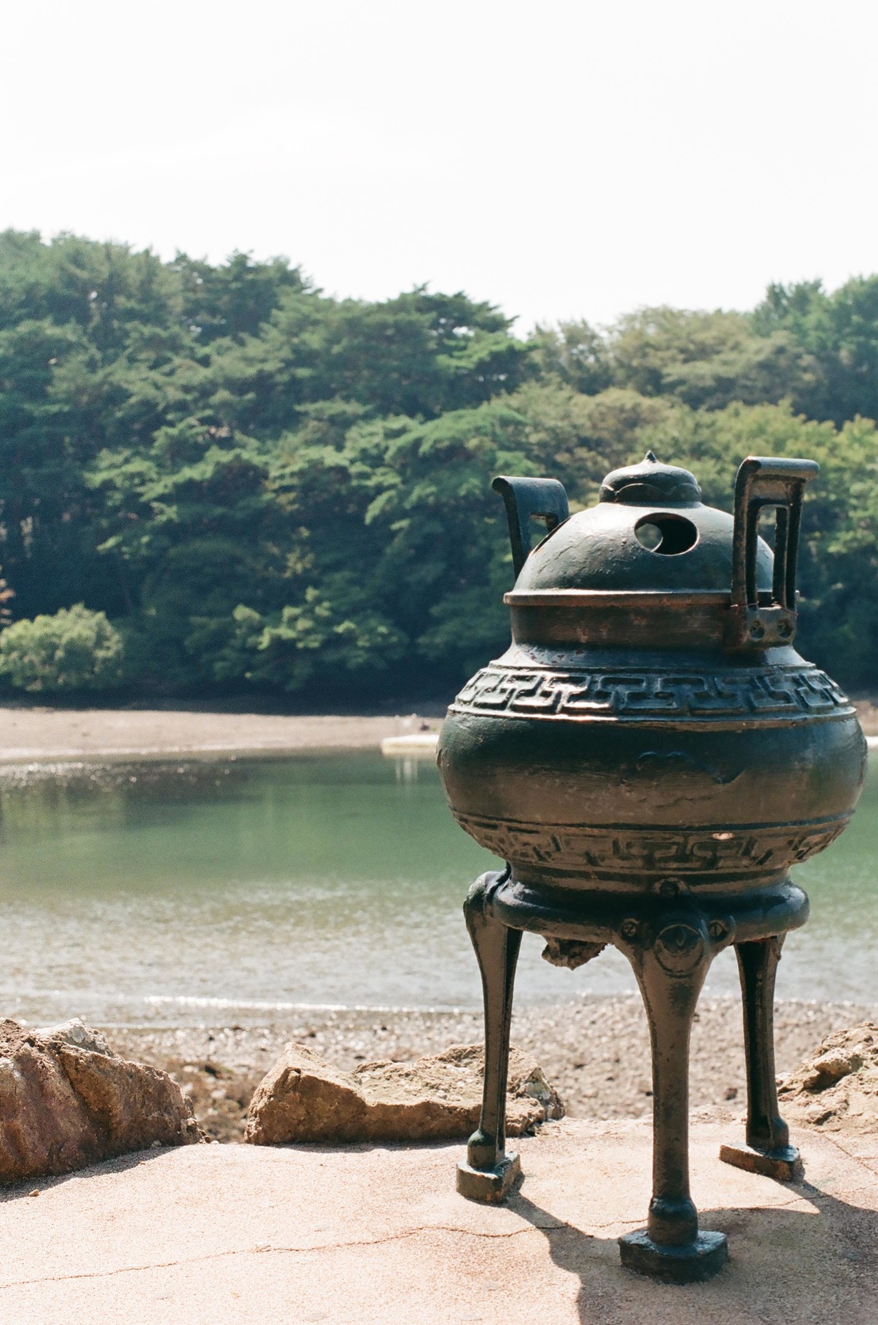 <span style="color: rgb(102, 102, 102); font-size: 11px; border-bottom:1px solid #999;">가게를 가득 메운 사람들</span>