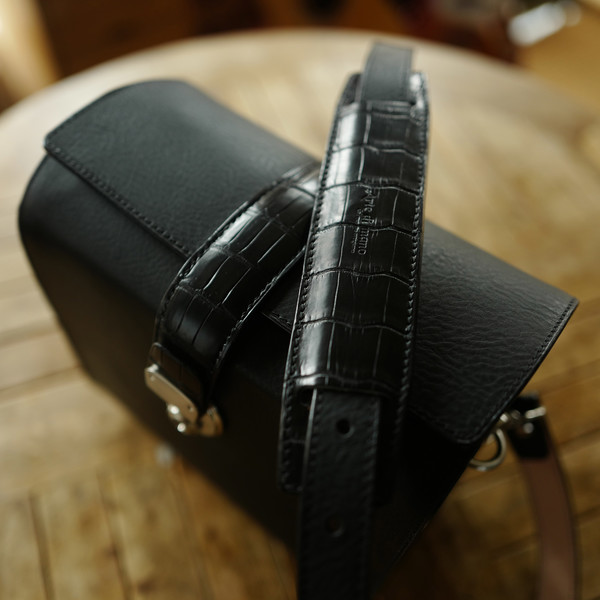 Crocodile edition] Heritage Camera bag : LEICA CASES & STRAPS by
