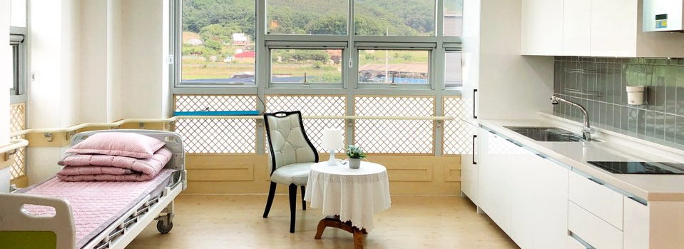 <h3 style="text-align:center";><b>입소 안내</b></h3>