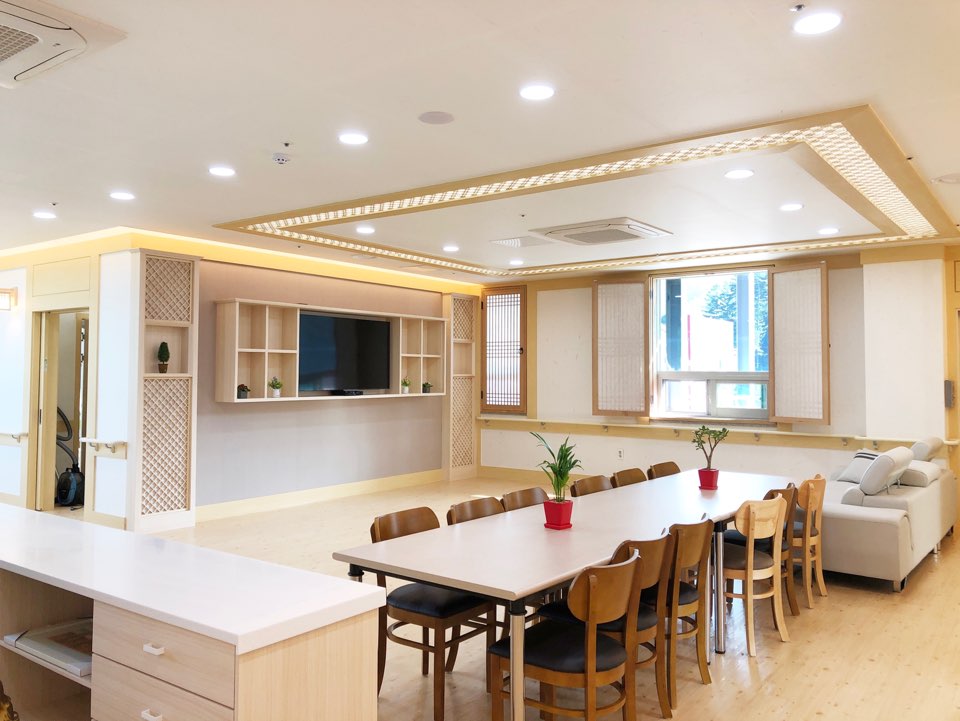 <h3 style="text-align:center";><b>백만송이 소개</b></h3>