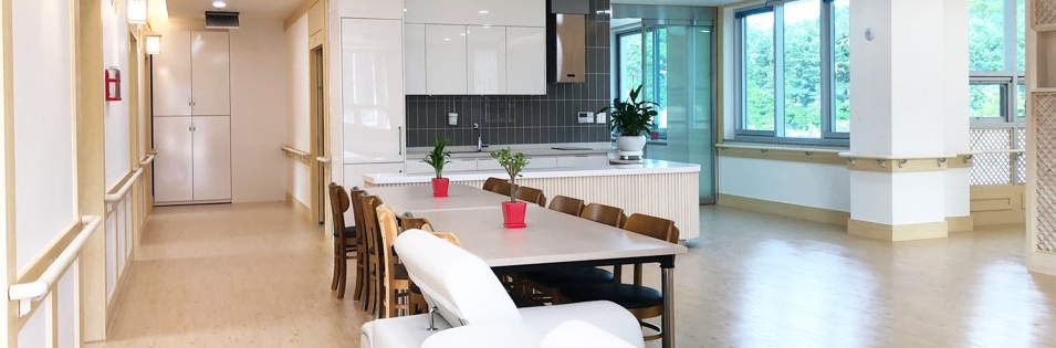 <h3 style="text-align:center";><b>입소 안내</b></h3>