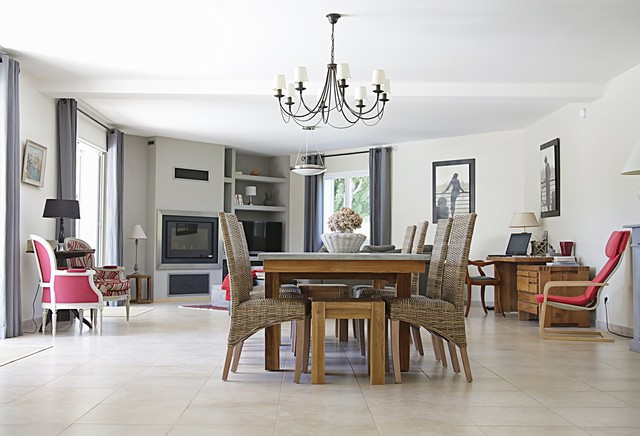 <p style="text-align: center;"><span style="font-size: 15px;">· ROOM ·</span></p><p style="text-align: center;"><span style="font-size: 50px;">104</span></p>