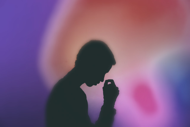망상장애<br>─<br> <em style="font-size:16px;">현실감 없는<br>행동이나 말을 해요.</em>
