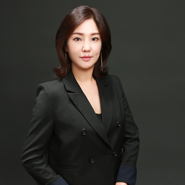 청주 협업점<br>Scalp Designer<br>B&S Design원장<br><br>KART협회 SMP 청주지부장<br>ISO17024 국제개인자격 SMP지정교육기관<br>ISO SMP감독위원<br>K-Beauty 1st WBSC SMP 월드 대상 수상<br>D-BLACK 아카데미 Bald head Design /<br>Scalp Micro Pigmentation 자격 수료<br>제 1회 벨페어 뷰티박람회 SMP부문 심사위원 위촉