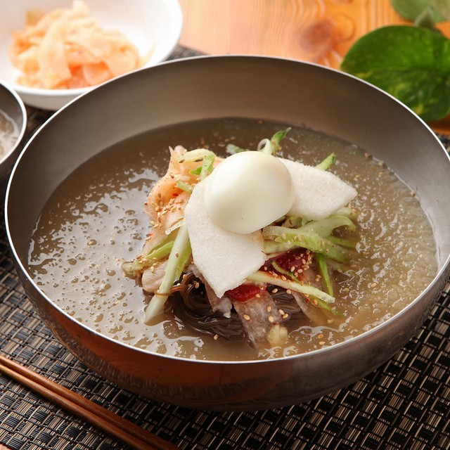 물냉면
