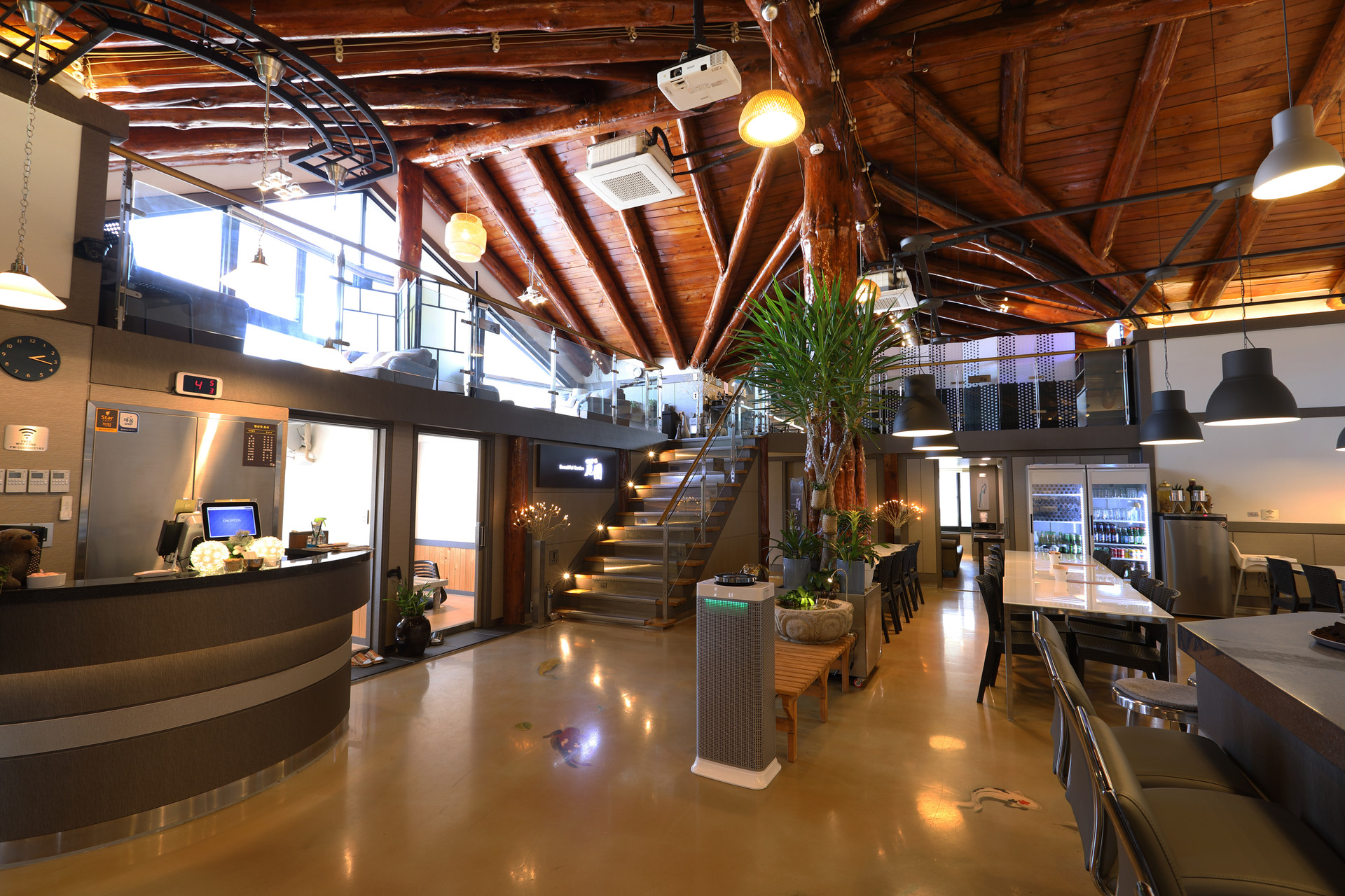 <b>- FAMOUS RESTAURANT  -</b><br>RESTAURANT PREVIEW 