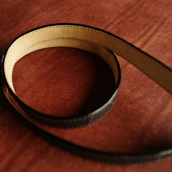 ★komorebi museum★ KM062 Handmade cowhide open strap fisher Arte di mano] Comodo wide F/L (Full-Lining) neck strap for