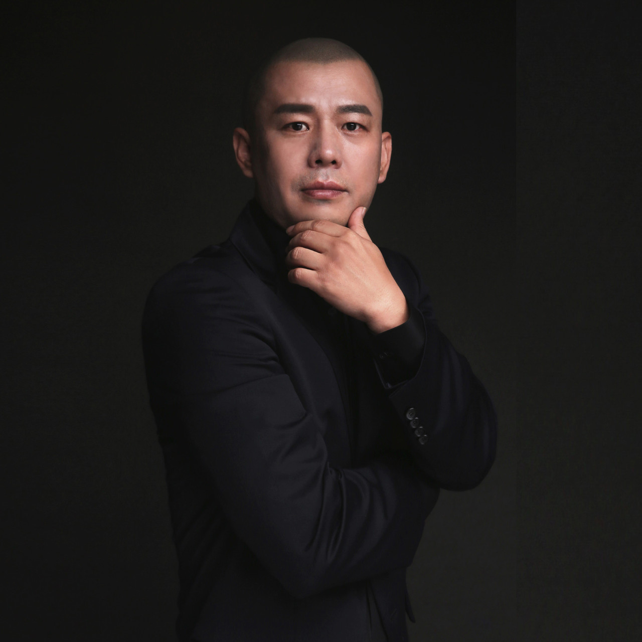 창원 협업점<br>Scalp Designer<br>JADE 원장<br><br>Design the Black 원장<br>사)대한문신사중앙회 정회원<br>Graycity Bald head Design /<br>Scalp Micro Pigmentation 자격 수료