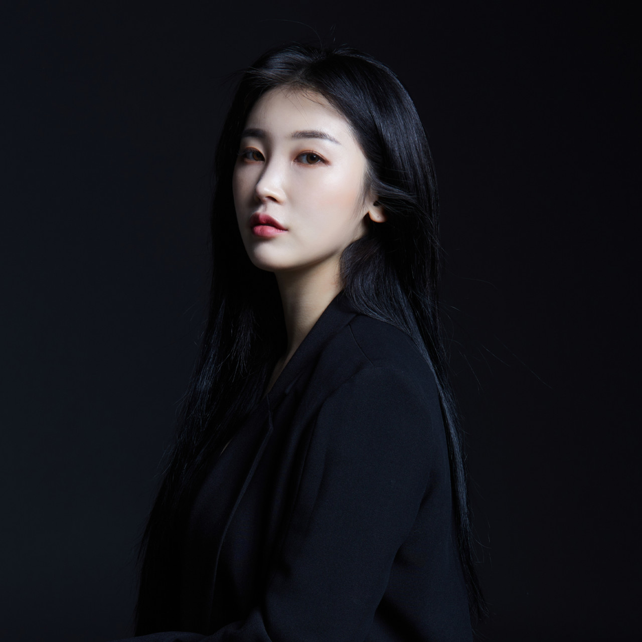 잠실 /부산 직영점<br>Scalp Designer<br>그레이시티 본점 팜므 총괄 원장<br> 반하다헤어 원장 역임<br><br>국내 미용 국가자격증<br>국제 미용자격증(IPSN)<br>국제 미용학(cosmetology in USA) 준학사<br>이용사 국가자격증<br>메이크업 국가 자격증<br>네일아트 국가 자격증<br>미용협회 정회원<br>FABULOUS BARBER shop수료<br>KERASTASE Head SPA MASTER 수료<br>N2Rage BARBER shop 수료<br>D-black academy 전과정 수료<br>Graycity Bald head Design /<br>Scalp Micro Pigmentation 자격 수료<br>Graycity Academy 교육강사(현)