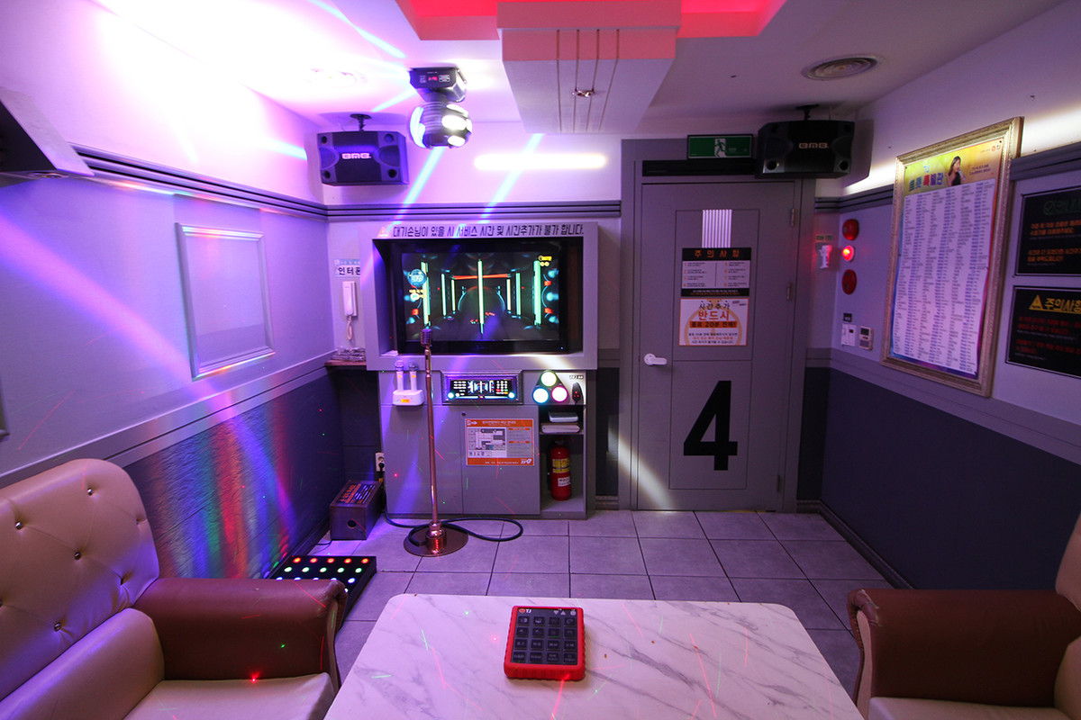 끊임없는 변신과 재투자로 성공한 창원 봉곡동 상권의 핫플 <밤이면 밤마다 퓨전 노래방> : 노래방 창업, 노래방창업비용, 클럽노래방,  노래반주기, 노래방기기, 노래방인테리어