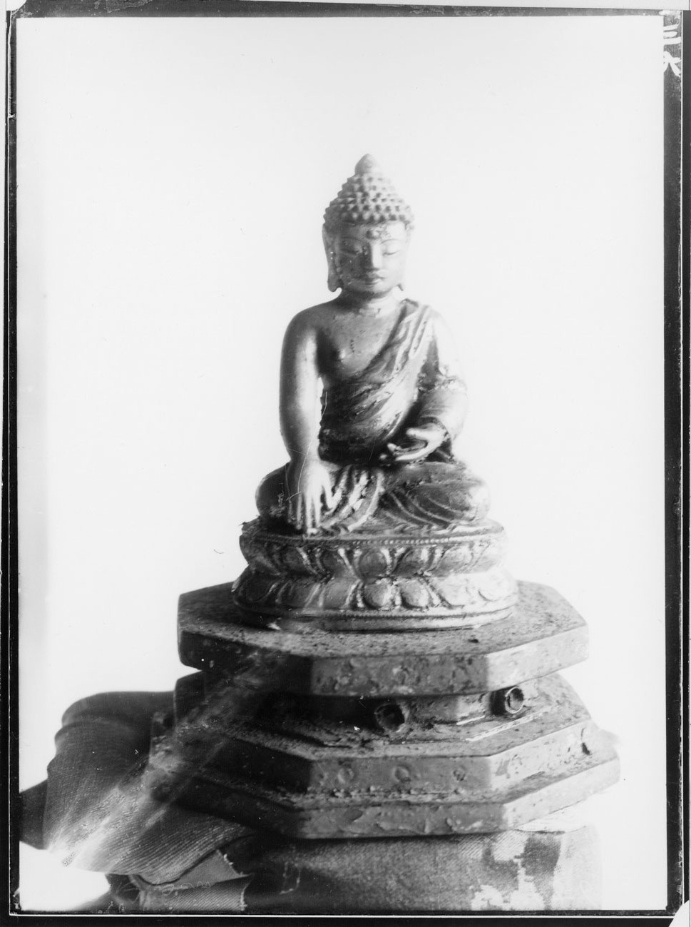 <i>Great Master Songun’s Personal Buddha from Nakseo-am hermitage at Geonbong-sa temple located in Goseong</i>, Gangwon Province, South Korea, dry glass plate, 1912, 11.9 x 16.4cm. Catalogue of Dry Glass Plates Vol. I, 72.