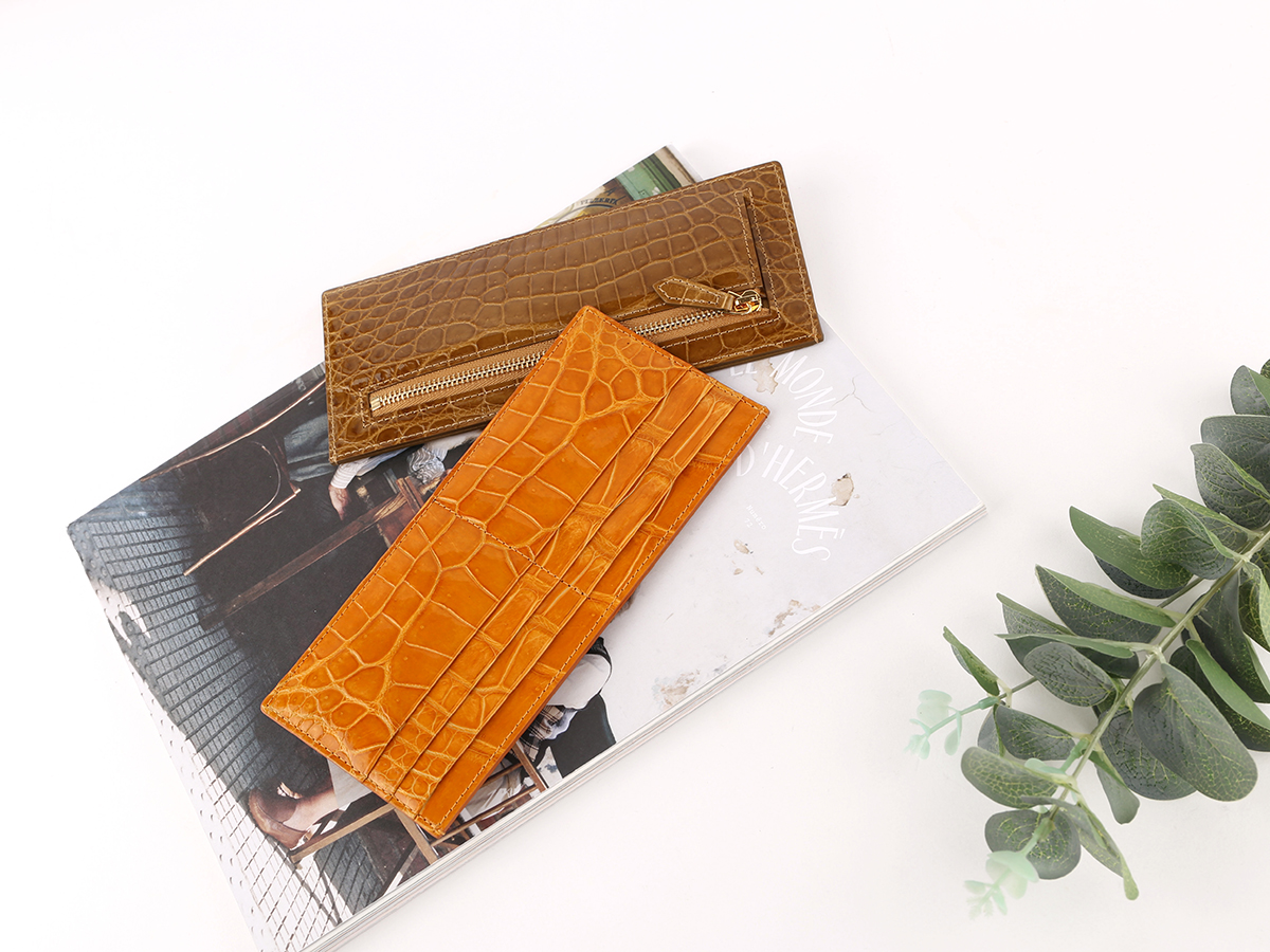 <h6 style="line-height:0.8;">FLAT Wallet</h6>  <p style="font-size:13px;"><u>shop now</u></p>