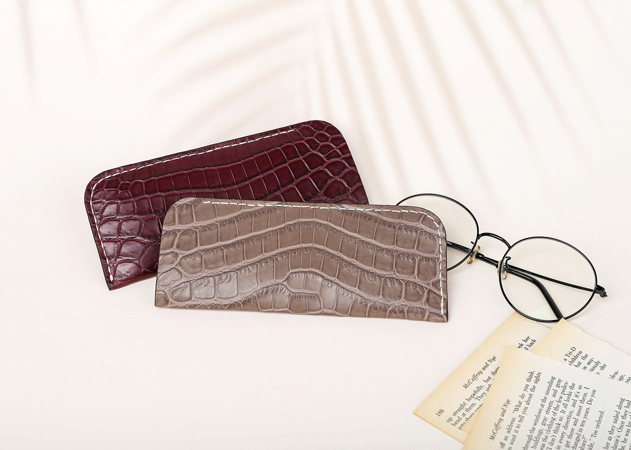 <h6 style="line-height:0.8;">ACC</h6>  <p style="font-size:13px;"><u>shop now</u></p>