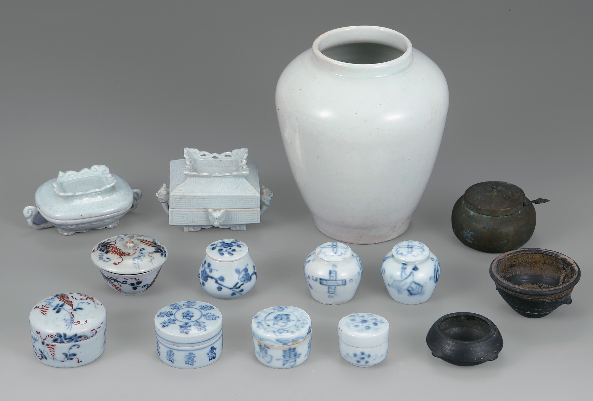 Collection of burial wares found in the tomb of Crown Prince Uiso, National Museum of Korea ⓒNational Museum of Korea