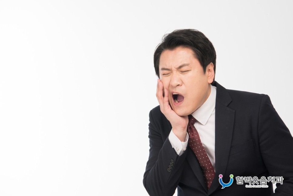 밥을 먹을 때 귀밑 통증이 있으면 빠른 치과 진료를 받으시기 바랍니다. 8