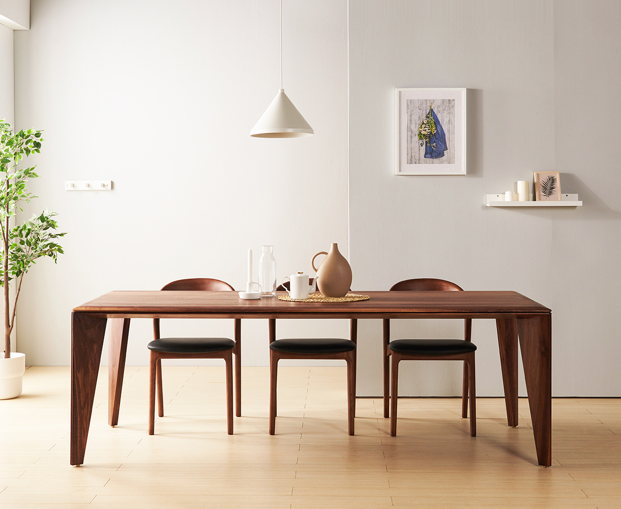 <p style="text-align:left; font-size:16px; margin-top:26px;">Judd Table<br><span style="color:#666;">₩ 3,840,000</span></p>
