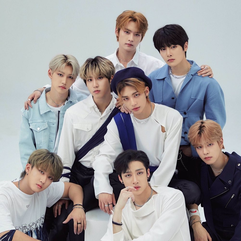 <p style="text-align: center;">Stray Kids</p>