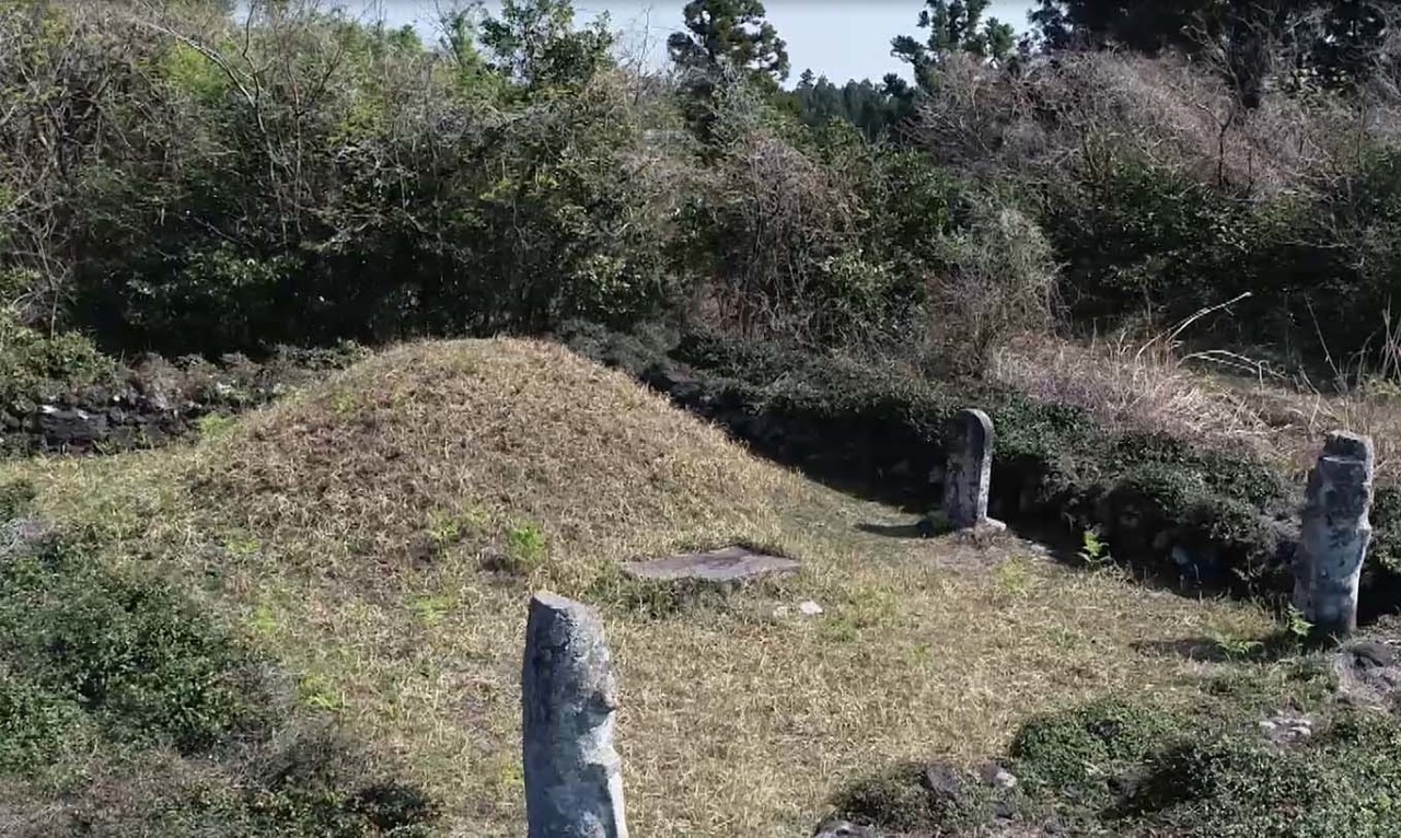 헌마공신 김만일 묘역 : 서귀포시 남원읍 의귀리 1773번지