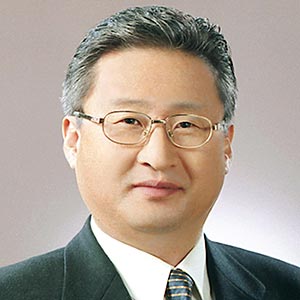 <span style="font-size:18px; color:#000">위원장</span><br/><span style="font-size:16px; color:#555">권오성</span>