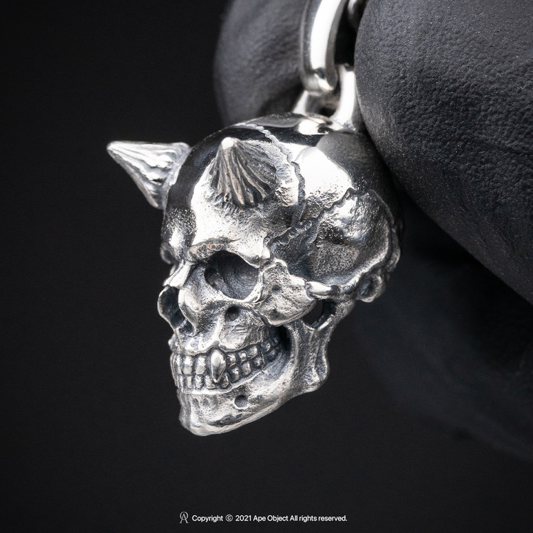 Silver clearance skull pendant