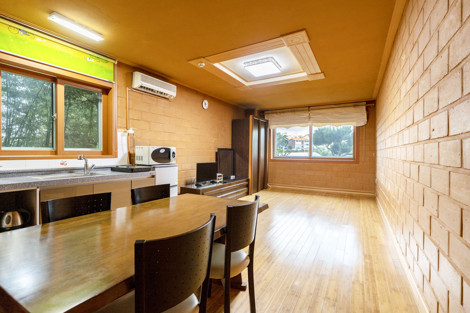 # 함죽<br>원룸형_온돌룸/화장실<br><br> + 보러가기