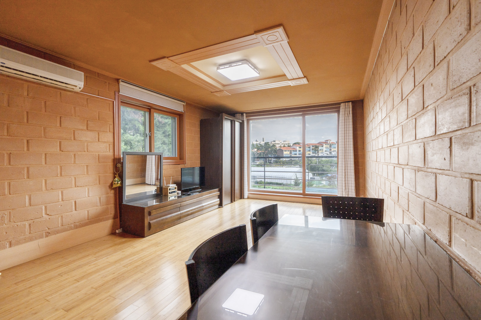 # 고죽<br>원룸형_온돌룸/화장실<br><br> + 보러가기