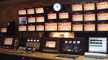 <p style="padding-top:10px;font-size:14px;line-height:1.5em;">High-definition sub-studio system<br>in use at Fukui Television Broadcasting Co., Ltd.</p>