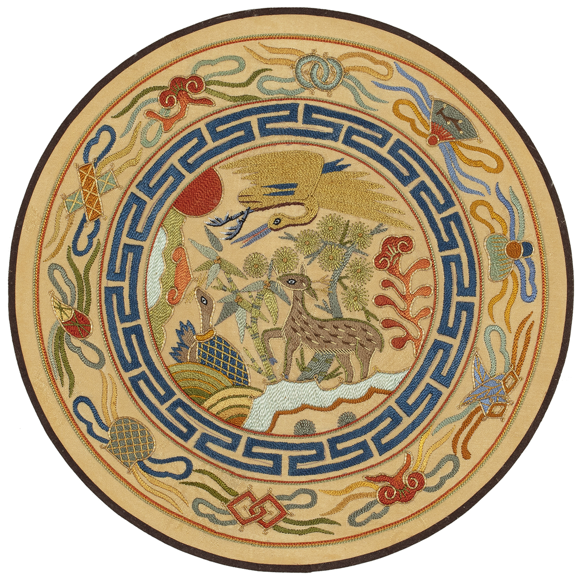 김태자, 수배겟모, 비단에 명주실, 38.5×38.5cm