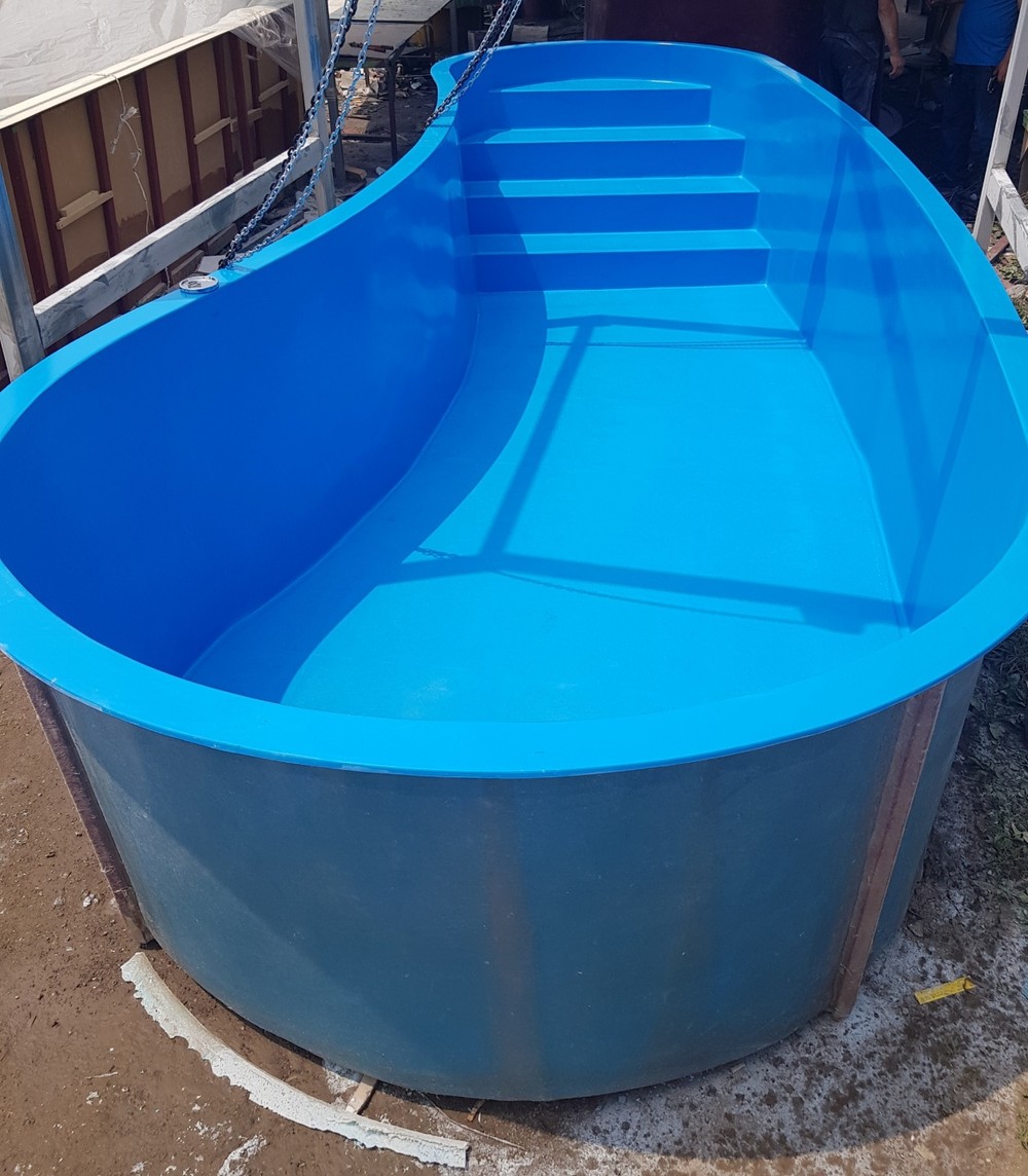 Hot water swimming pool