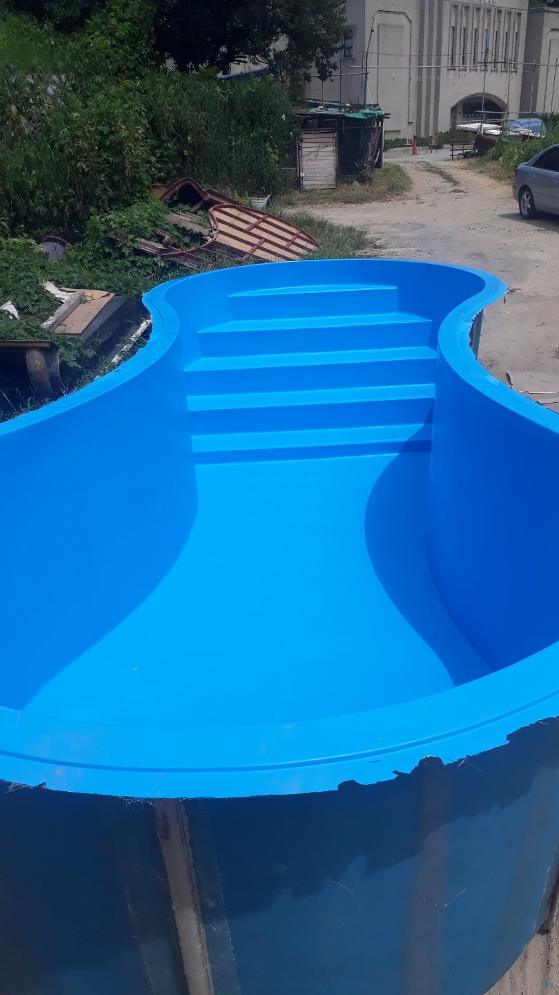 Hot water swimming pool