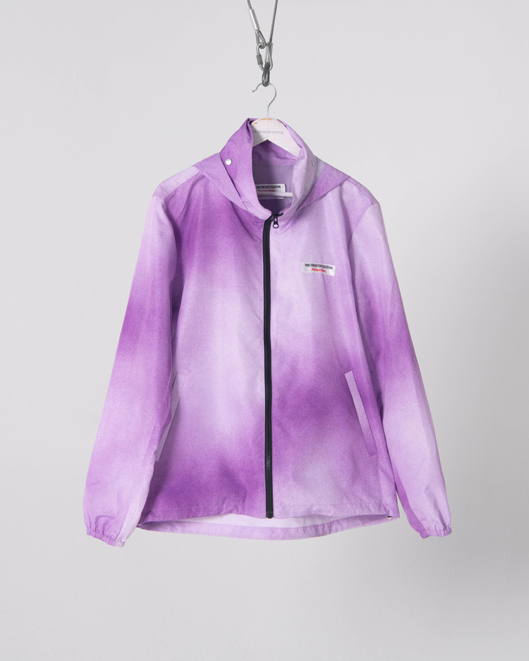 SPRAYED PRINTED WINDBREAKER (PURPLE) : THE MUSEUM VISITOR