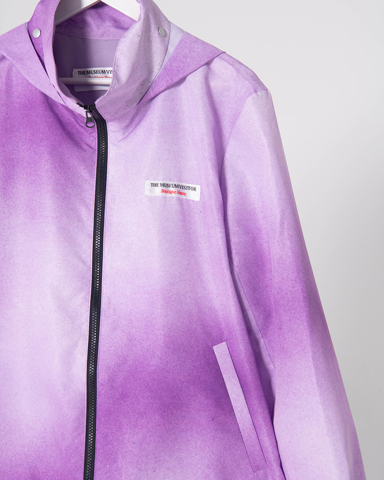 SPRAYED PRINTED WINDBREAKER (PURPLE) : THE MUSEUM VISITOR
