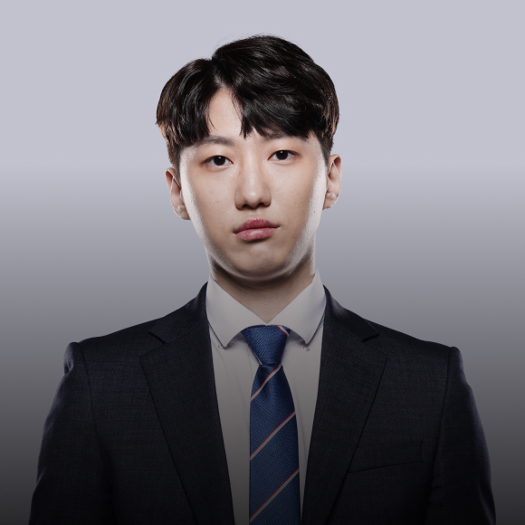 <span style="letter-spacing: -0.5px; font-size: 20px; line-height: 1.6;"><strong>감독 Chelly</strong></span><br><span style=“font-size: 14px;”>박승진 Park Seungjin</span>