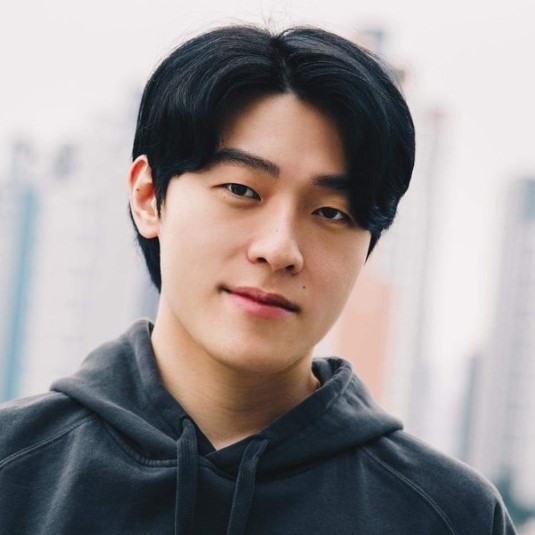 <B>류제홍